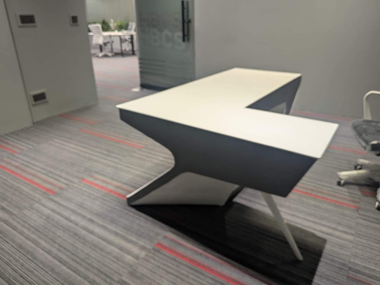 Modern MDF Wooden Customized Executive Desk – Luxury Boss Office Table
