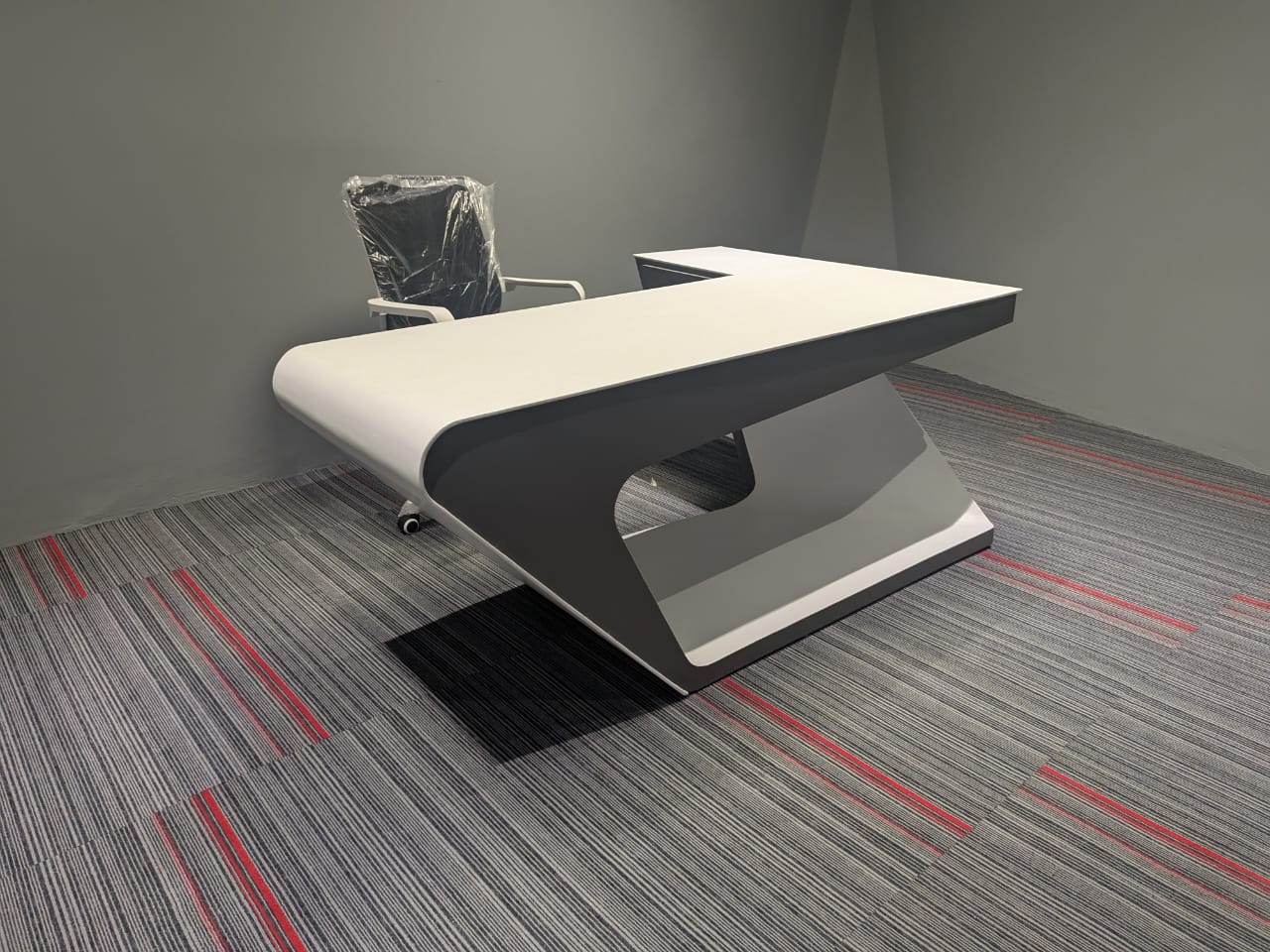 Modern MDF Wooden Customized Executive Desk – Luxury Boss Office Table