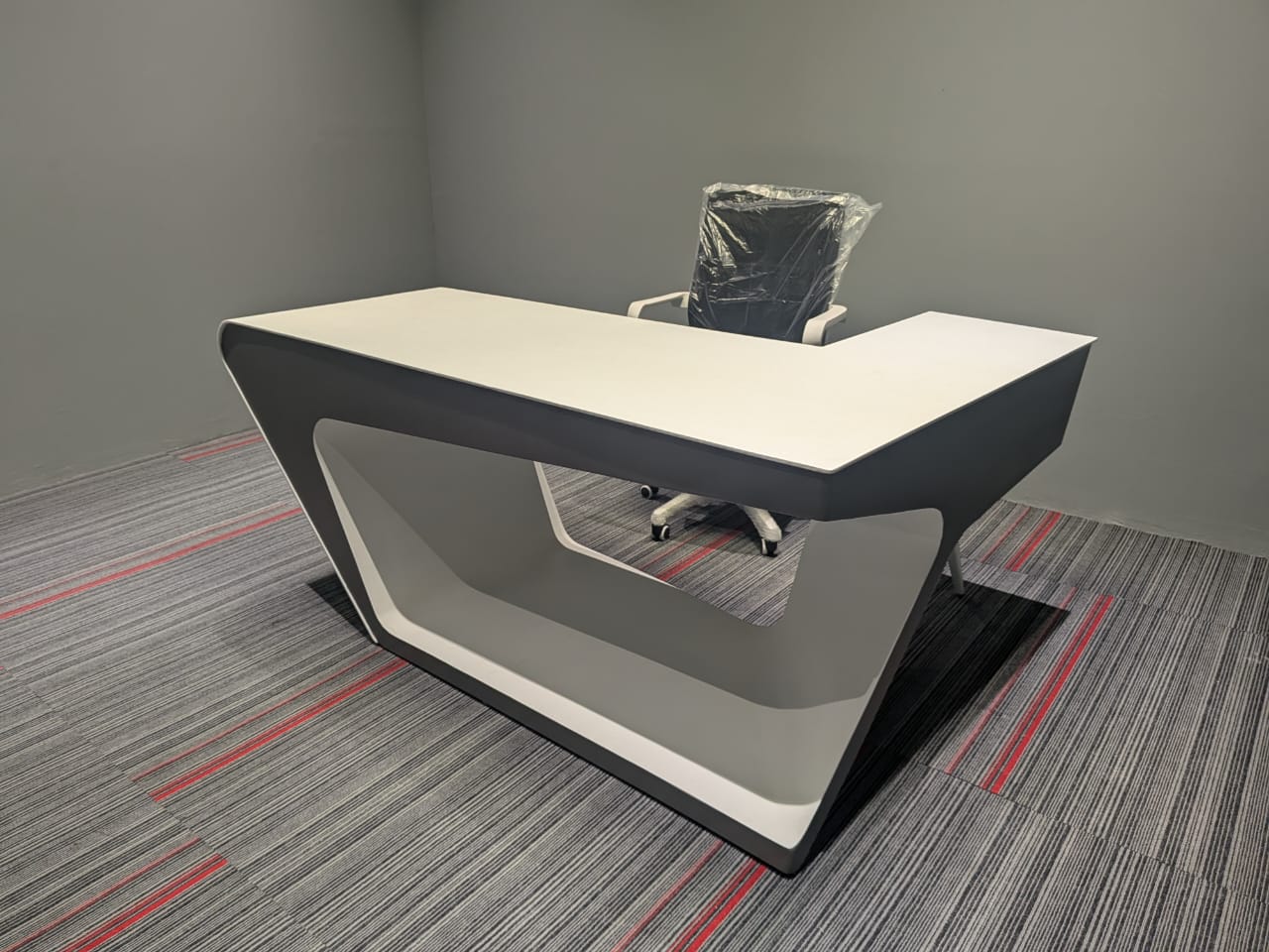 Modern MDF Wooden Customized Executive Desk – Luxury Boss Office Table